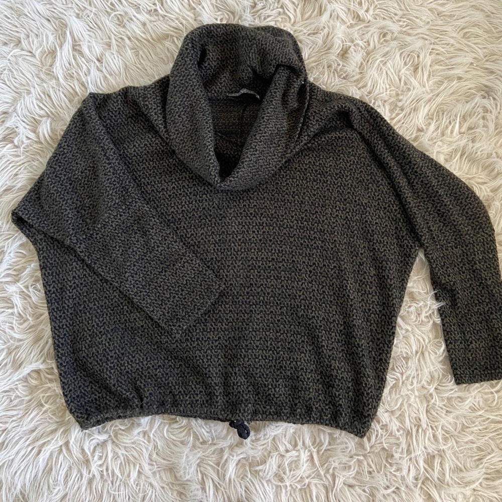 🌟 Adorable green/black LONDON sweater 🌟